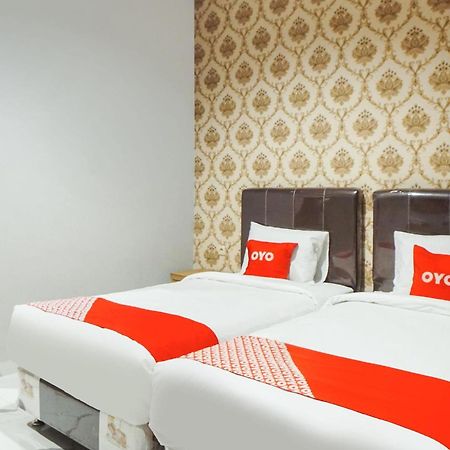 Super Oyo Capital O 92066 Papakoel Hotel & Cafe Medan Extérieur photo