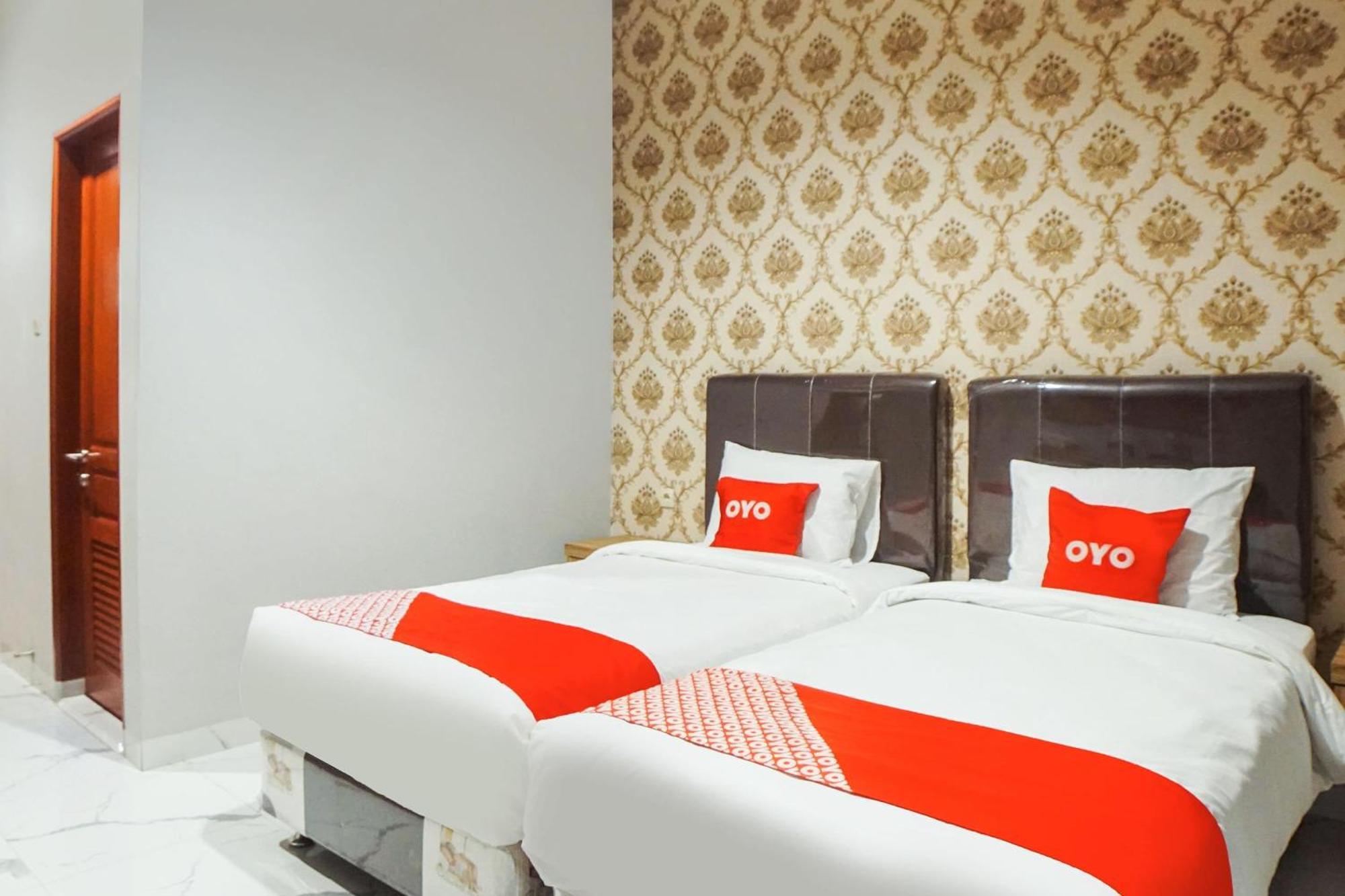 Super Oyo Capital O 92066 Papakoel Hotel & Cafe Medan Extérieur photo