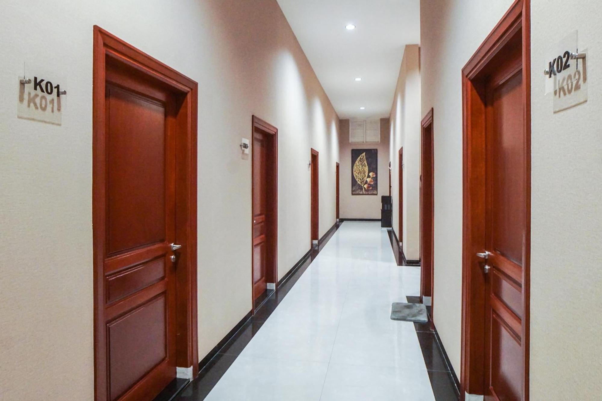 Super Oyo Capital O 92066 Papakoel Hotel & Cafe Medan Extérieur photo