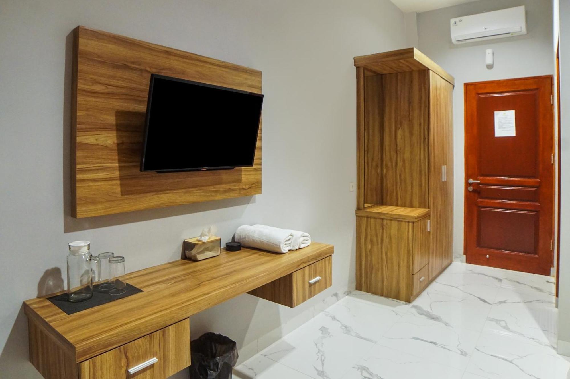 Super Oyo Capital O 92066 Papakoel Hotel & Cafe Medan Extérieur photo