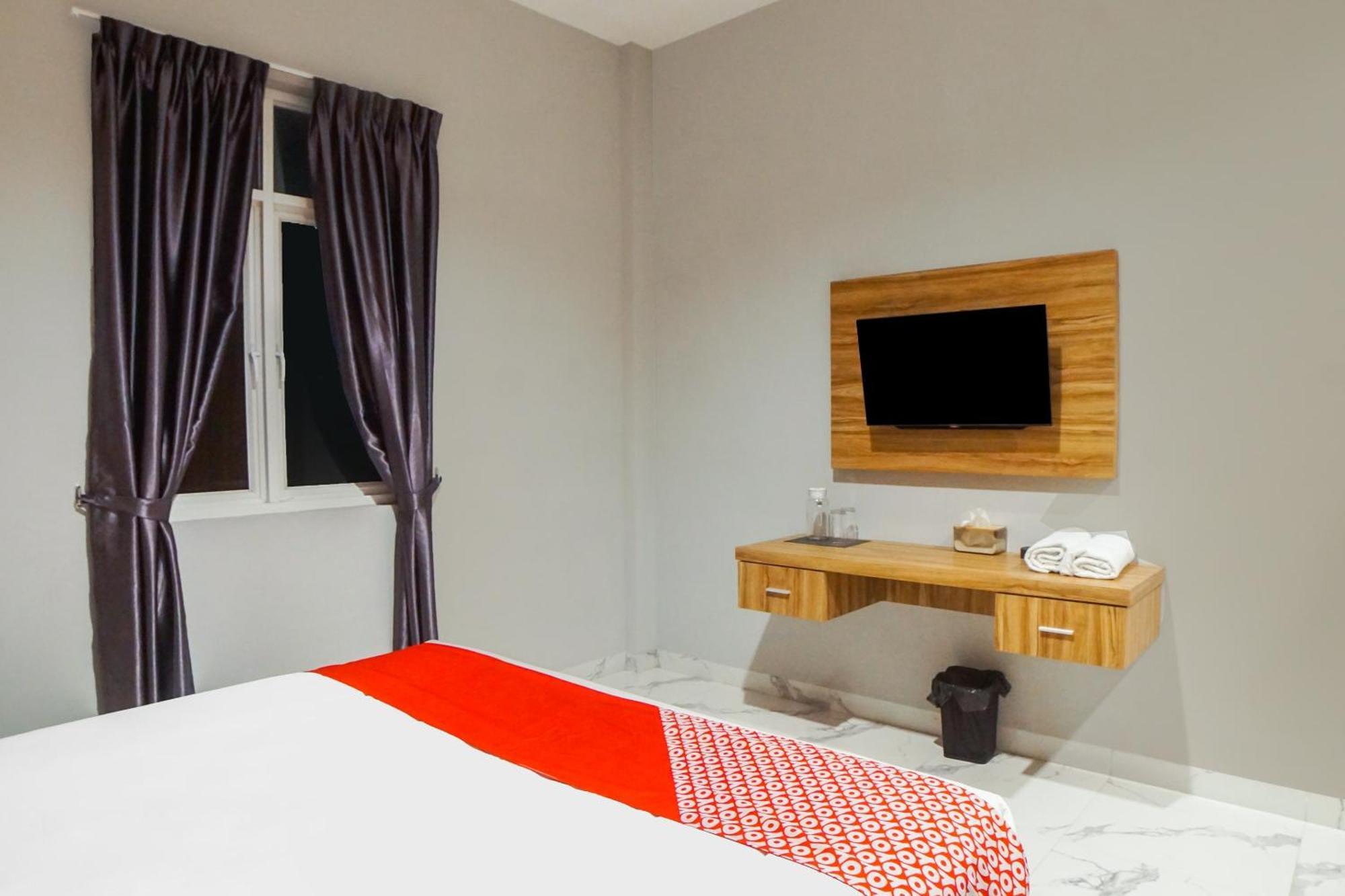 Super Oyo Capital O 92066 Papakoel Hotel & Cafe Medan Extérieur photo