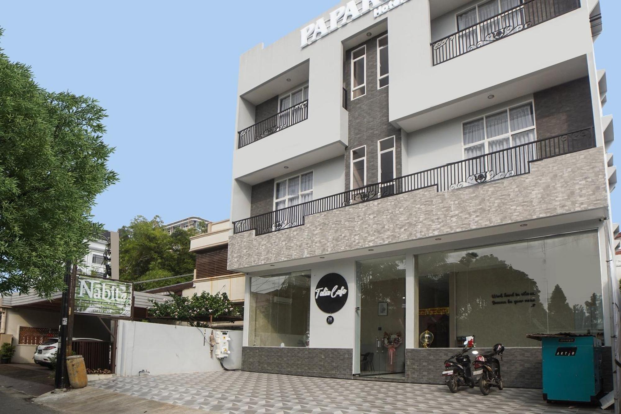 Super Oyo Capital O 92066 Papakoel Hotel & Cafe Medan Extérieur photo