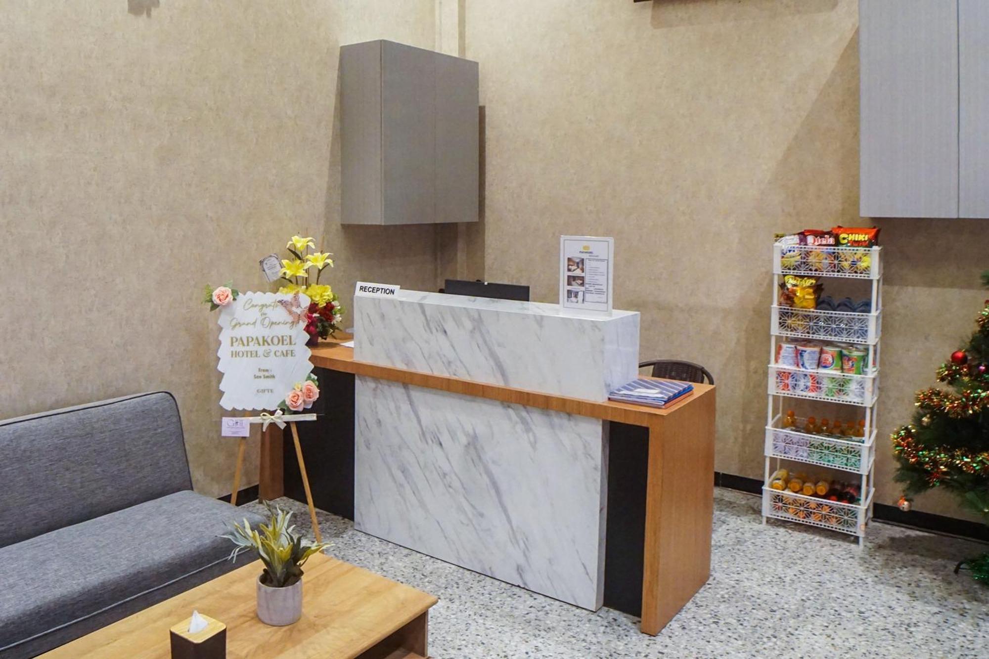 Super Oyo Capital O 92066 Papakoel Hotel & Cafe Medan Extérieur photo