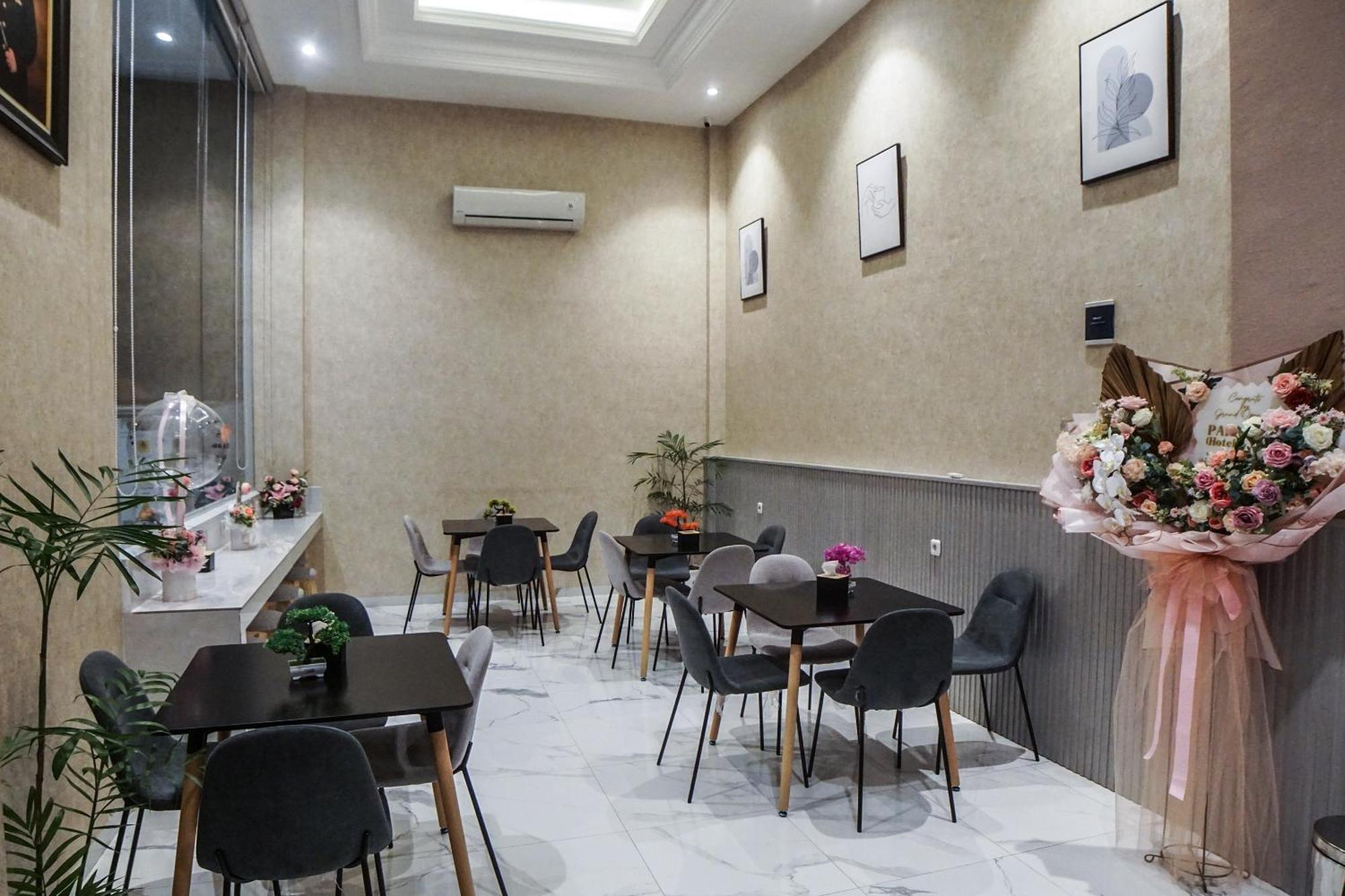 Super Oyo Capital O 92066 Papakoel Hotel & Cafe Medan Extérieur photo