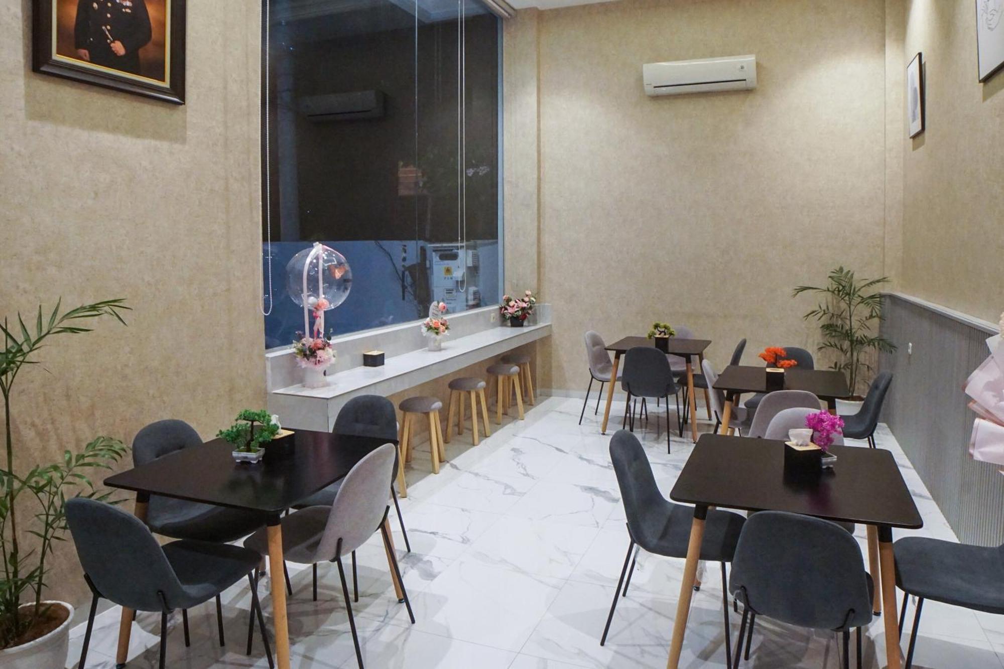 Super Oyo Capital O 92066 Papakoel Hotel & Cafe Medan Extérieur photo
