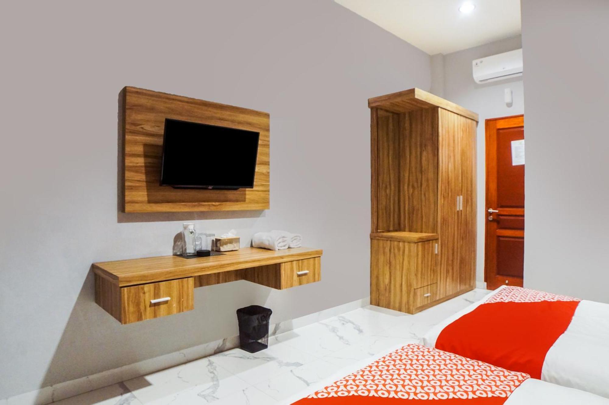 Super Oyo Capital O 92066 Papakoel Hotel & Cafe Medan Extérieur photo