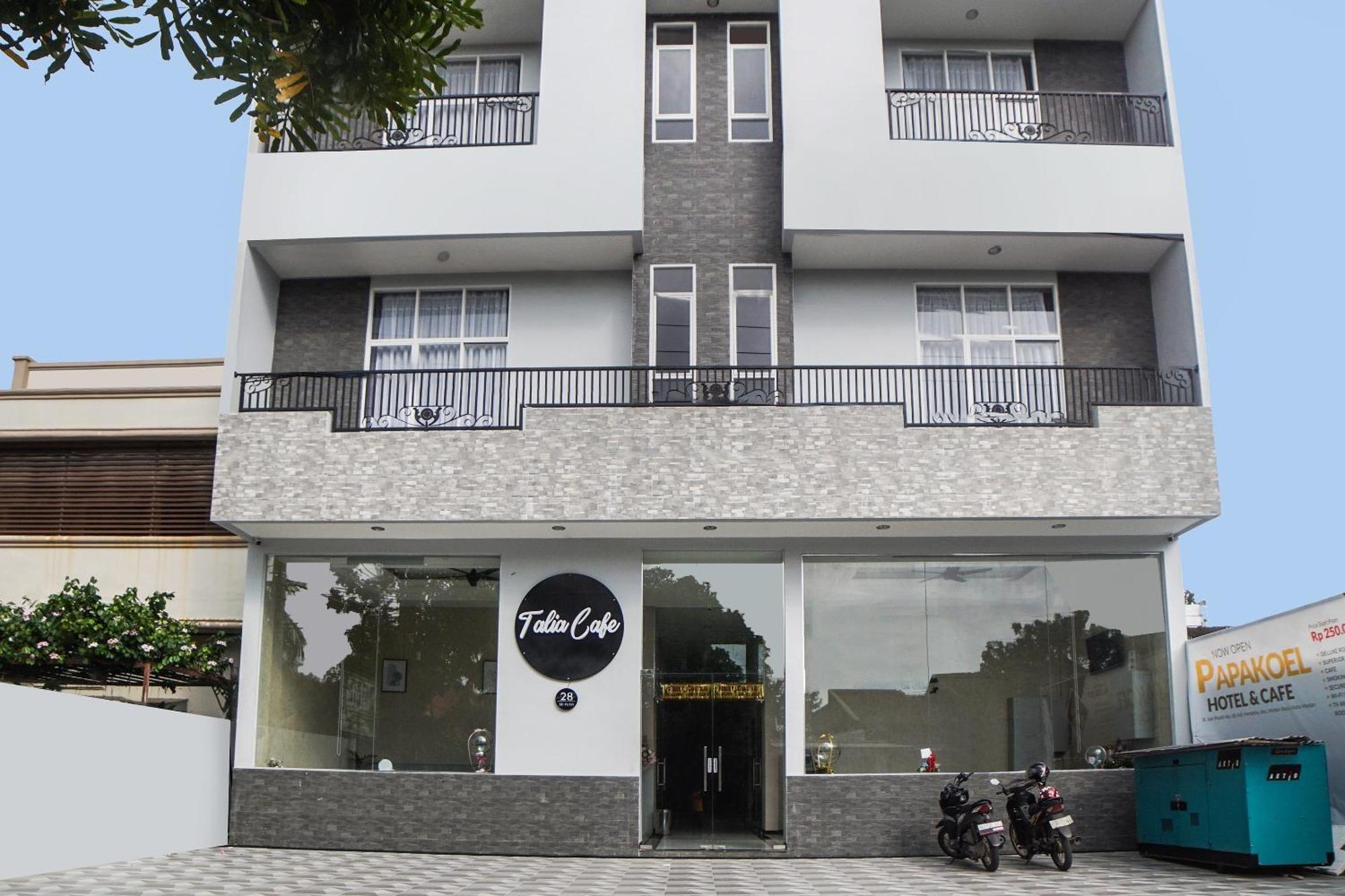 Super Oyo Capital O 92066 Papakoel Hotel & Cafe Medan Extérieur photo